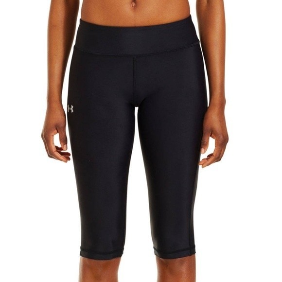 Under Armour Pants - BUNDLE of 2 - Under Armour Authentic 15” Capri size XS mid rise